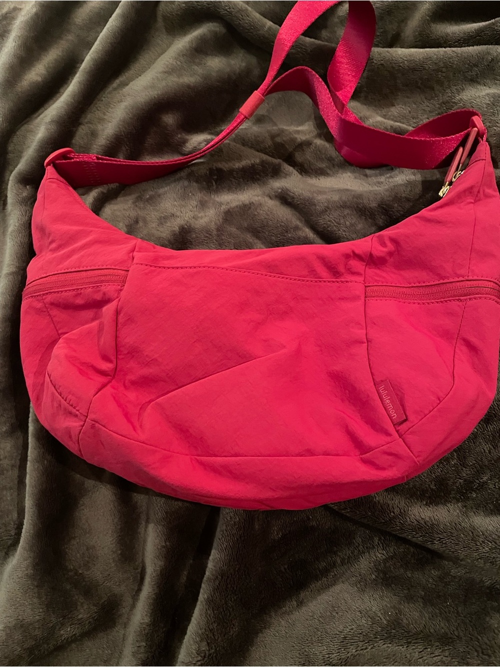 lululemon athletica Slouch Sling bag Berry Rumble 6L - Picture 3 of 5